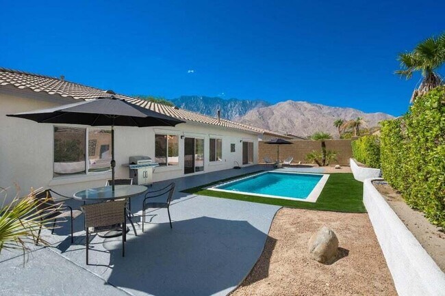 Building Photo - 836 Mira Grande