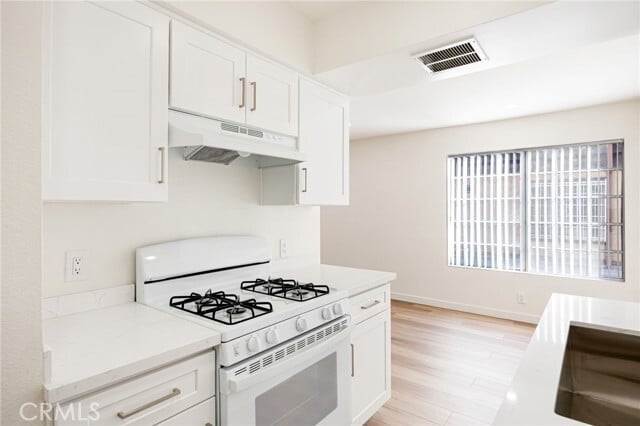 Building Photo - 13838 Vanowen St