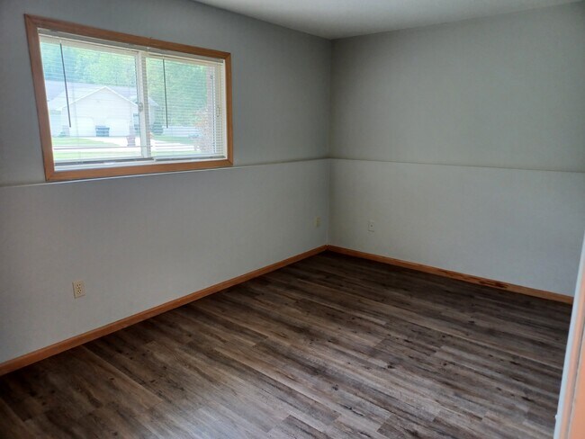 Building Photo - 130 Rhyme St