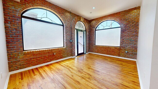Building Photo - 436 Graham Ave