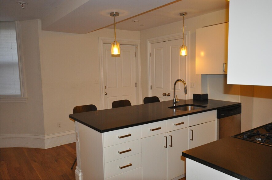 Building Photo - 656 Massachusetts Ave