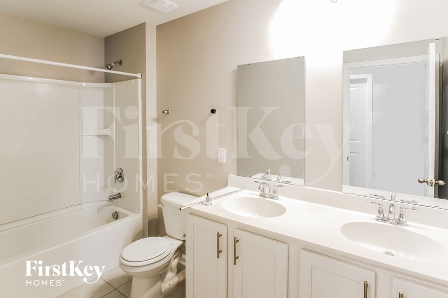 Building Photo - 216 Rhodes Ct