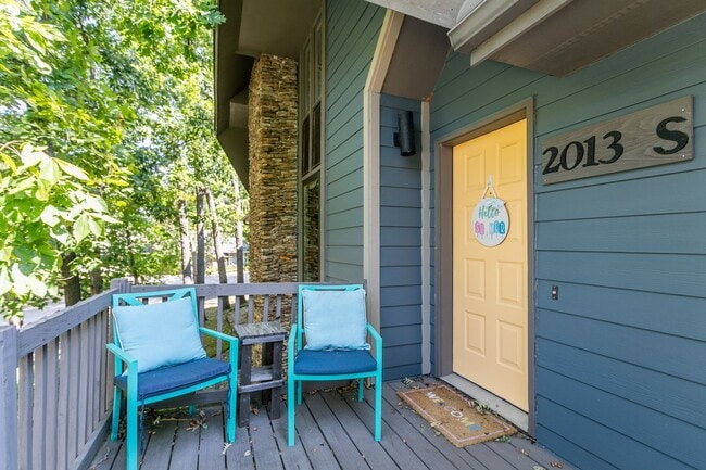 Building Photo - 5 Bed 3 Bath Home