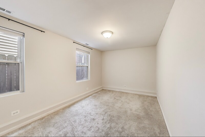 Building Photo - 2621 N Drake Ave
