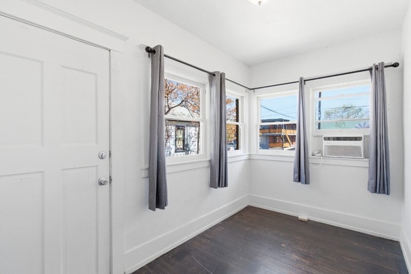 Building Photo - 423 Mill St