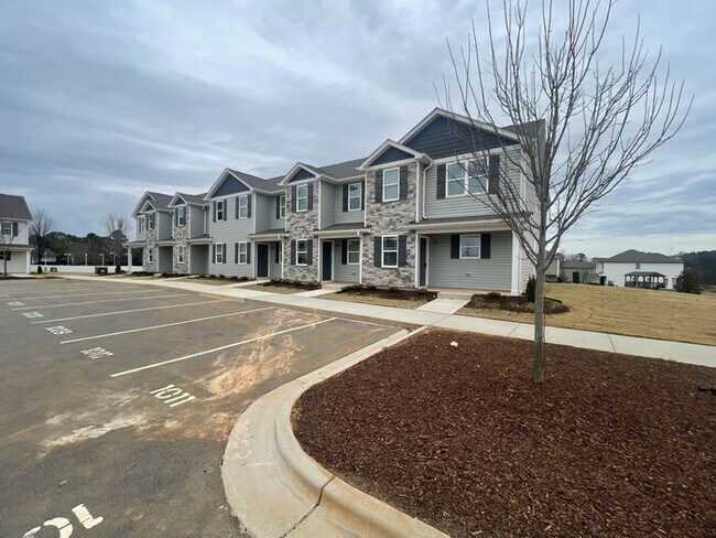 Building Photo - 2 bd 2.5 ba Townhouse