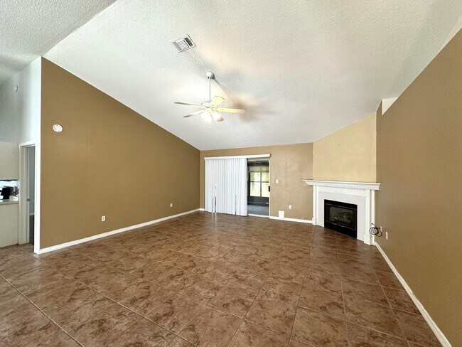 Building Photo - 147 Steeplechase Dr