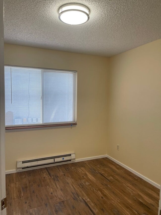 Building Photo - $1061 | 2BR/1BA | Cute Duplex in Fountain ...