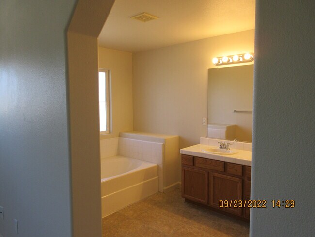 Building Photo - 1324 Scotch Pine Way