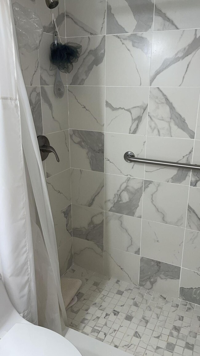 Building Photo - 2052 Cornwall C