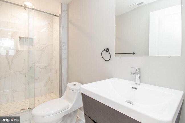 Building Photo - 1206 N 24th St