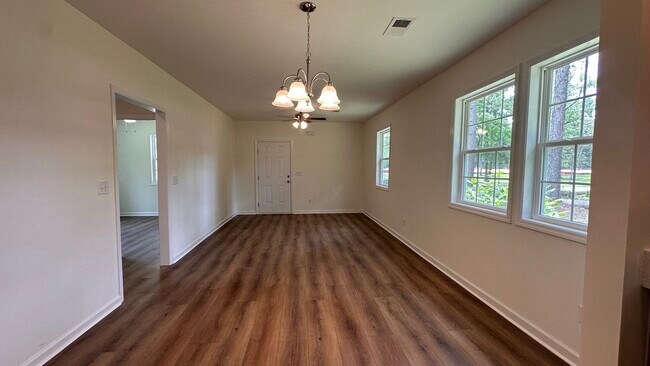 Building Photo - 142 Sass Dr