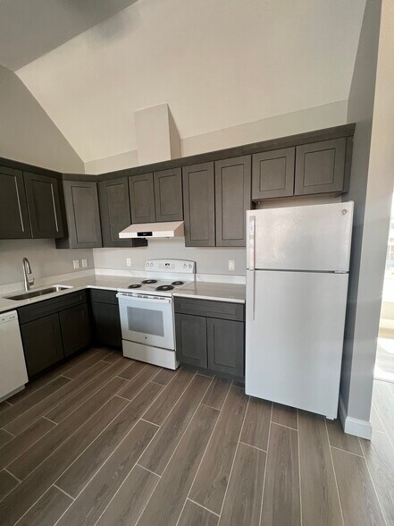 Primary Photo - 55 Brighton St