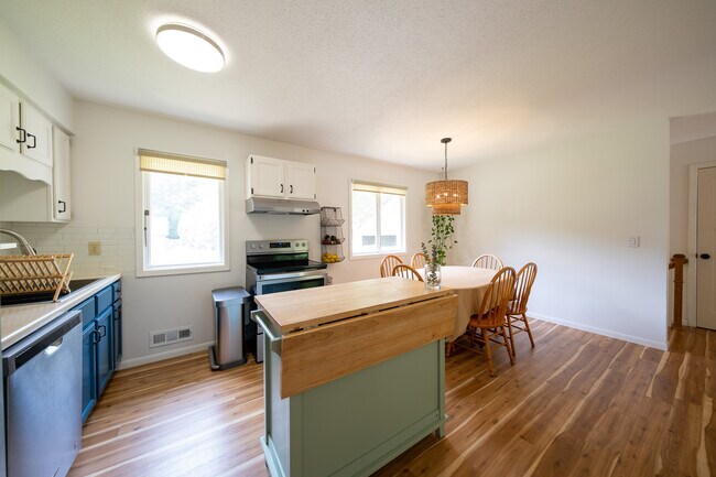 Building Photo - 13396 Everest Ave