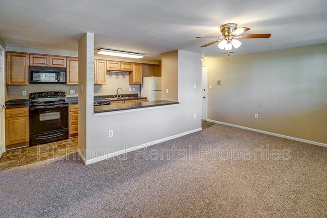 Building Photo - 7600 Roscommon Ct