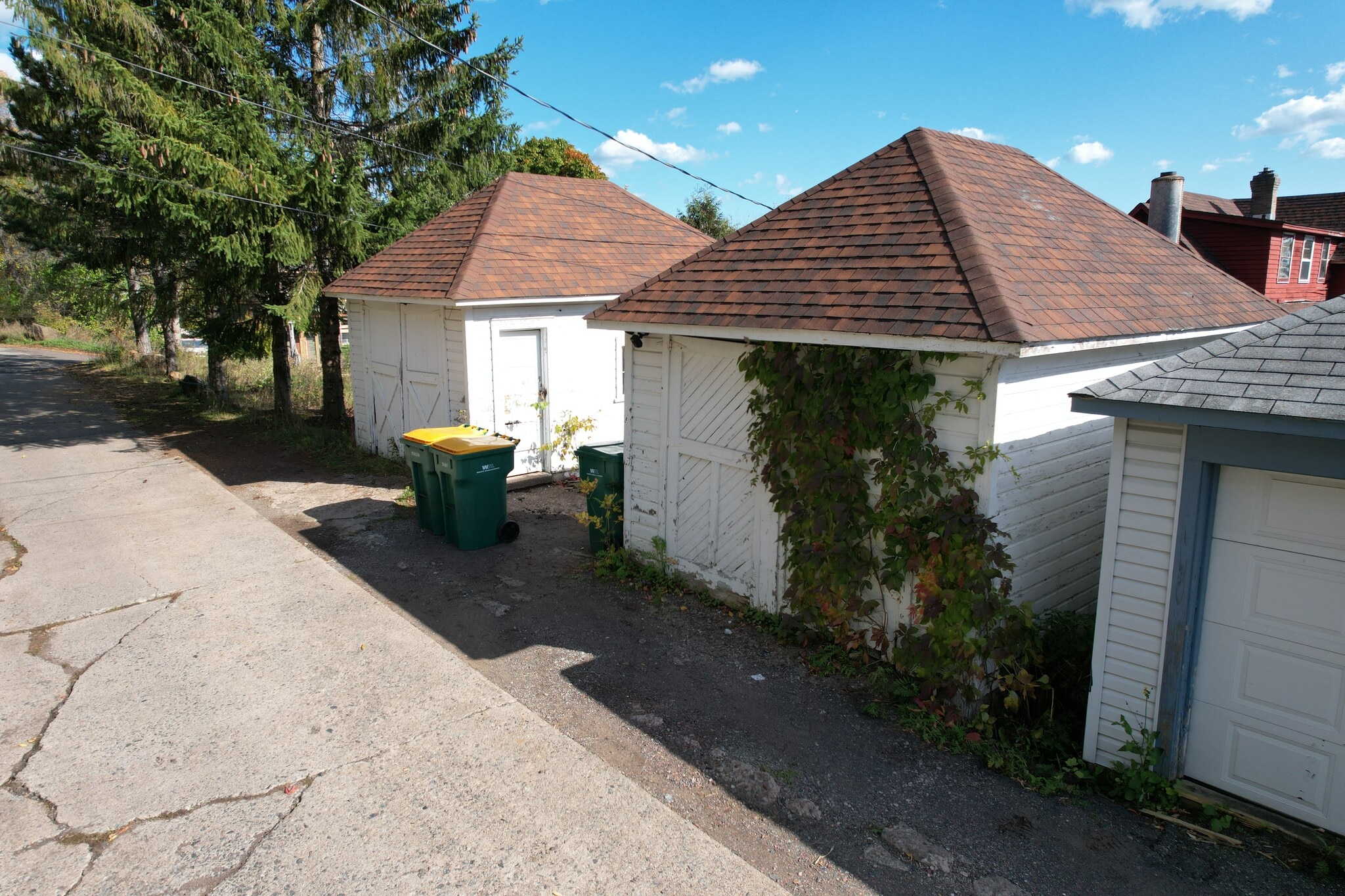 Building Photo - 1127 E 6th St