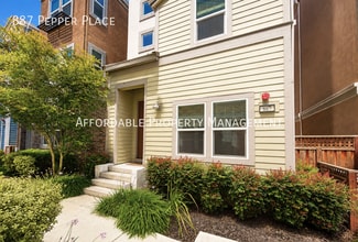 Building Photo - 887 Pepper Pl