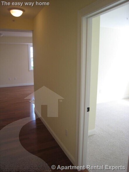 Building Photo - 43-45 Pitman St Unit #201