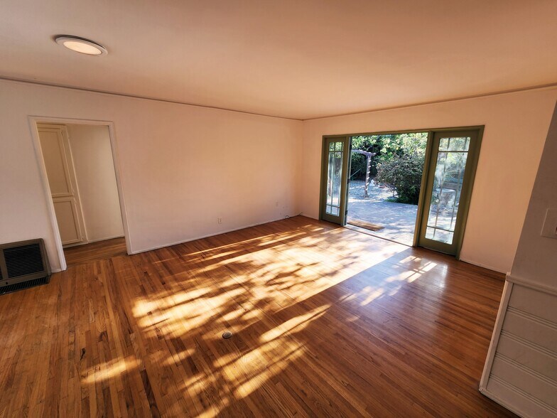 Building Photo - 12914 Rose Ave