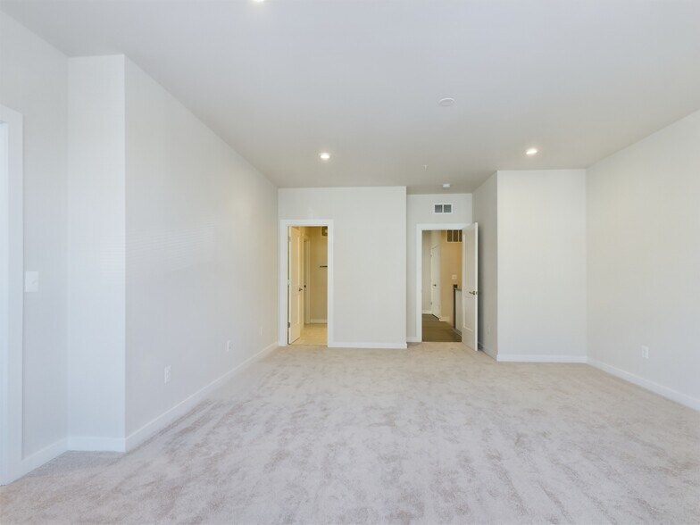 Building Photo - 43801 Middleway Ter
