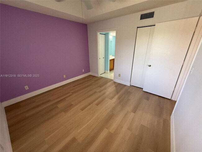 Building Photo - 9907 Westwood Dr