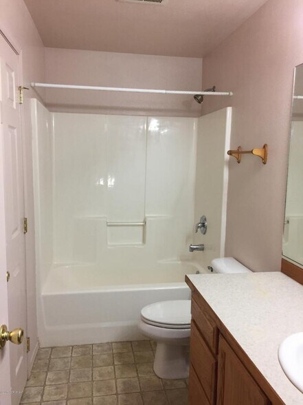 Upstairs Bathroom - 320 E Victor Cir