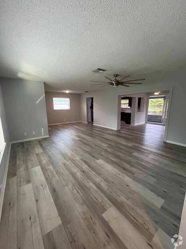 Building Photo - OCEAN ACCESS WATERFRONT! 3 bed / 2 bath wi...