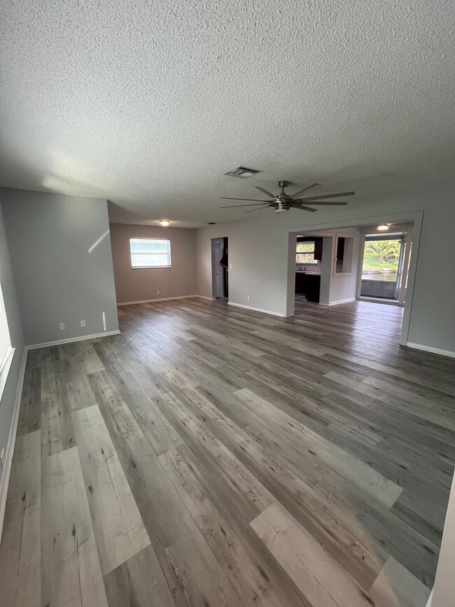 Primary Photo - OCEAN ACCESS WATERFRONT! 3 bed / 2 bath wi...