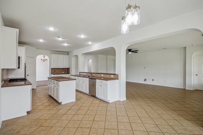 Building Photo - 26402 Larkspur Ridge Dr