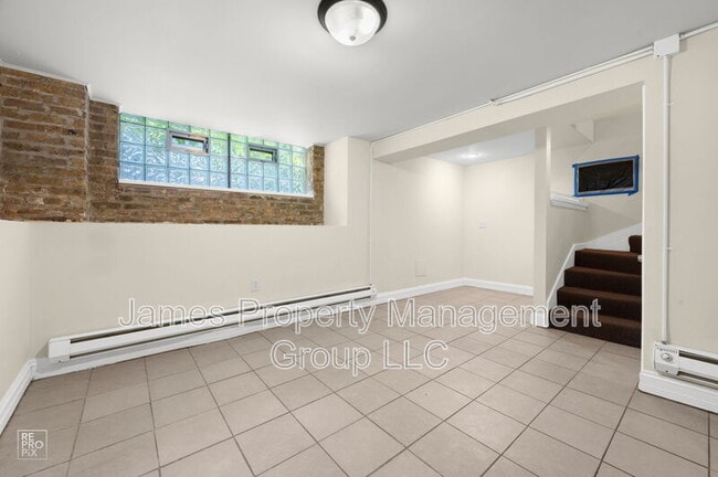 Building Photo - 835 N Paulina St