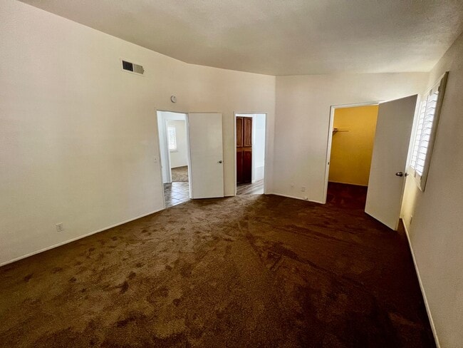 Building Photo - Great 3B/2BA House in Escondido w/ AC & At...