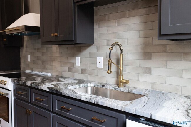 Building Photo - 719 Bank St NW