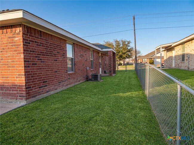 Building Photo - 2808 Edgefield St