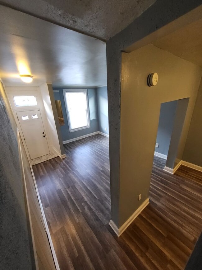 Building Photo - 3Br/1Ba Townhouse