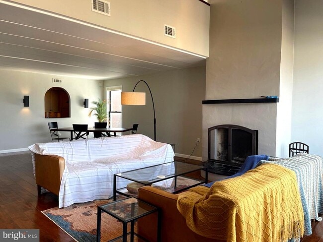 Building Photo - 28 Main St