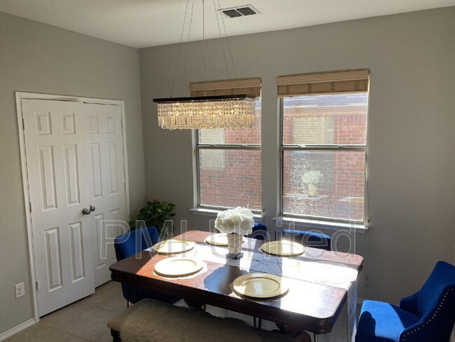 Building Photo - 15620 Gatehouse Dr