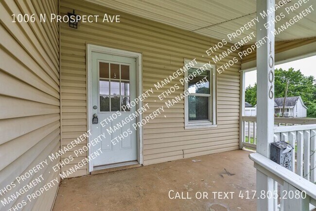 Building Photo - 2 Bedroom / 1 Bath Midtown