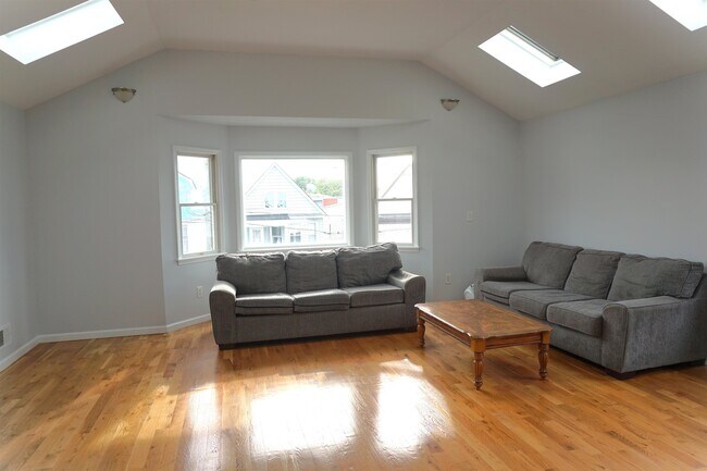 Building Photo - 278 Woodlawn Ave