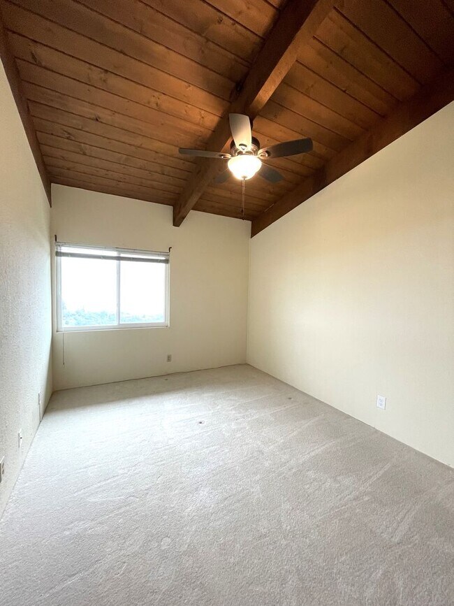 Building Photo - Ocean view updated 2 bed, 2 bath  condo in...