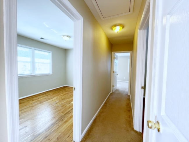 Building Photo - 120 Tulip Dr