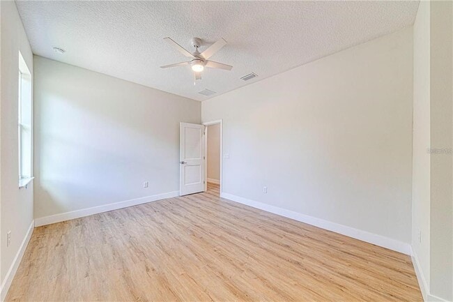 Building Photo - 247 N Pine Ave