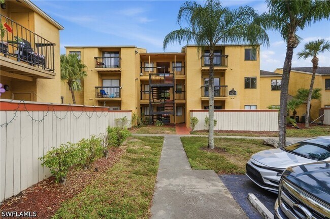 Building Photo - 2925 Winkler Ave