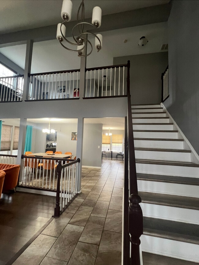 Building Photo - 1756 Bradford Ln