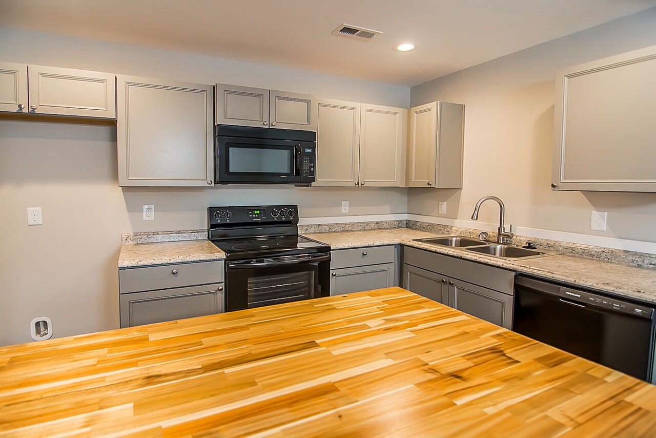 Kitchen - 54 Creekside Ln