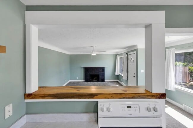 Building Photo - Kensington Avenue