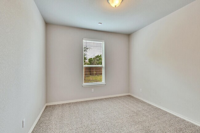 Building Photo - 701 Hays Hill Dr