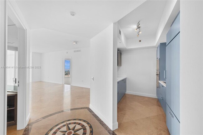 Building Photo - 450 Alton Rd