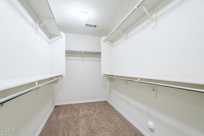 Building Photo - 2025 W Marconi Ave