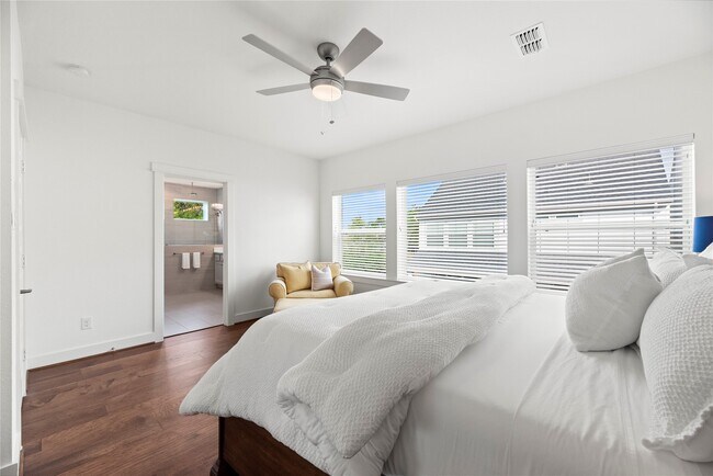 Building Photo - 3503 Kensington Gdns Ln