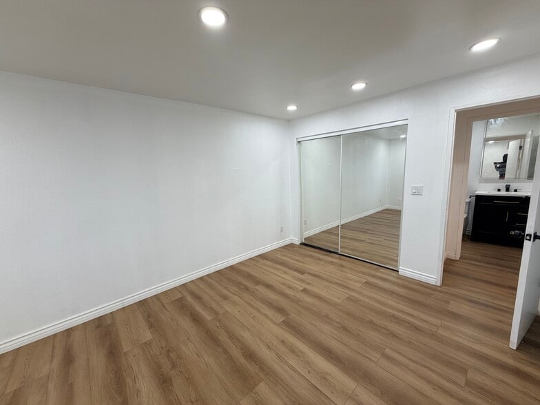 Building Photo - 18530 Hatteras St